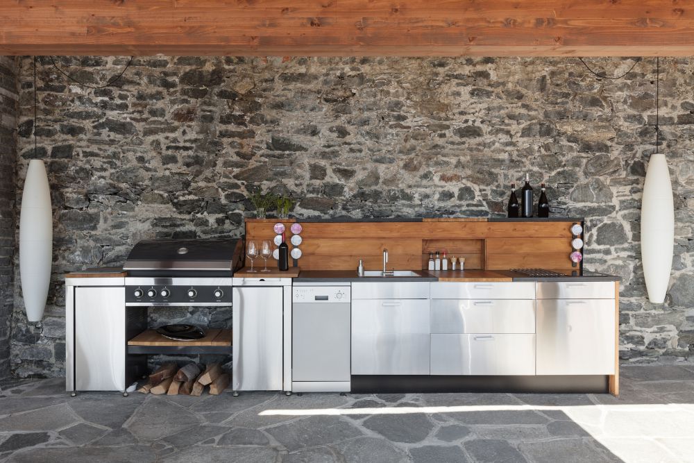 Outdoor kitchen and grill guide